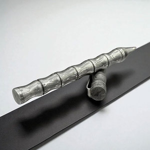 Pluma de Escritura de Acero de Damasco Hecha a Mano con Patrón Único para Coleccionistas y Profesionales - Product Image 5