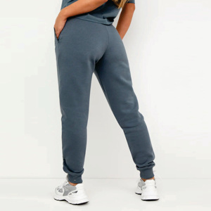 Joggers surdimensionnés pour femmes en bleu orageux 60% coton 40% polyester de source responsable bas de survêtement d'hiver style devant plat - Product Image 3