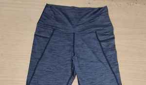 Leggings de sport en coton pour le yoga, prix raisonnable, nouveau design, respirant, leggings de yoga pour femmes, fabriqué au Pakistan - Product Image 2