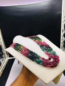 Collar de Cuentas Geométricas Hecho a Mano, Joyería Colorida en Capas para un Regalo Unisex con Estilo a Precio de Descuento - Product Image 4