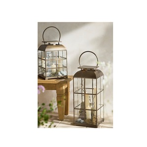 Lanterne en laiton artistique fabriquée par des artisans qualifiés pour des intérieurs ethniques ou des options cadeaux artisanales pour des occasions spirituelles - Product Image 2