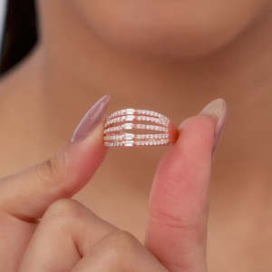 Giva เครื่องประดับอินเทรนด์โรสโกลด์ชุบสแตนเลสผู้เล่นของคู่รักแหวนเพชรตัดวงรีฝัง18K ชุบใหม่แหวนปล่อย - Product Image 1