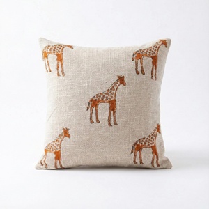Funda de Cojín de Algodón con Estampado de Jirafa de Alta Calidad para Decoración del Hogar y Hoteles - Product Image 1