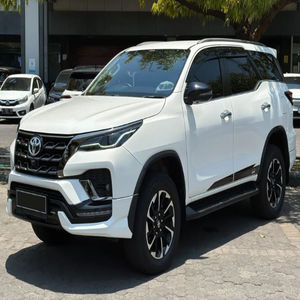 Fortunerr 100% Bastante usado Fortunerr SUV Caja de cambios automática Asientos de cuero R15 FWD Drive Dirección izquierda Techo de metal - Product Image 5