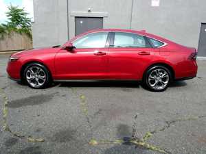 Red 2024 H o n d a Acc ord EX FWD con asientos de cuero Sistema de navegación Arranque remoto Techo solar Android Auto Ruedas de aleación - Product Image 4