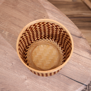 ตะกร้าทรงกลมทำจากไม้ไผ่ทอมือ พร้อมลวดลายตกแต่งและสีธรรมชาติ - Product Image 4