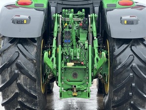 รถแทรกเตอร์มือสองคุณภาพสูงราคาดีที่สุด ยี่ห้อ John Deere รุ่น 6R 215 สำหรับขาย/ เหมาะสำหรับเก็บเกี่ยวข้าวโพด แครอท ข้าว ถั่วลิสง ข้าวสาลี - Product Image 5