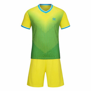 Uniforme de football léger en matériau de qualité supérieure Style d'ensemble de vêtements d'équipe durables de haute qualité - Product Image 1
