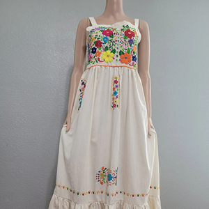 2025 nouvelle meilleure robe mexicaine brodée col carré manches courtes Style de créateur durable écologique avec taille naturelle - Product Image 1