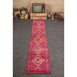 Tapis turc vintage 2,3x9,6 pi (70x292 cm), tapis géométrique Herki rose orange - Product Image 1