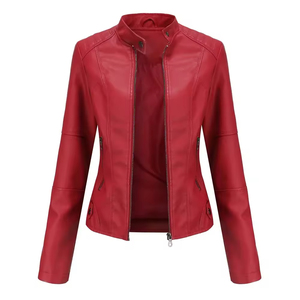 Veste en cuir véritable pour femme fabriquée tout confort par temps avec coupe intelligente et texture propre pour un look élégant tout usage - Product Image 5