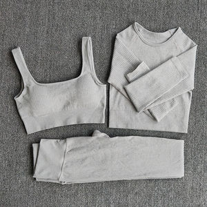 Ensemble de yoga pour femmes de qualité supérieure Design classique avec motif solide Caractéristique étanche pour votre combinaison de yoga idée - Product Image 1