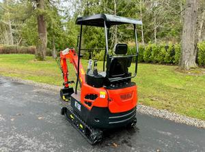 ENVÍO GRATUITO Miniexcavadora AGT NT18K de 21.5 HP con Cuchilla Delantera de 43 Pulgadas, Cucharón de Excavación de 16 Pulgadas, Brazo Oscilante Hidráulico, Aprobado por la EPA y la CE - Product Image 3