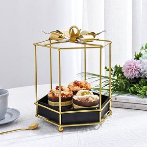 Vente en gros de présentoir à gâteau en métal, présentoir à gâteau de créateur de qualité supérieure, forme personnalisée, présentoir à gâteau en métal de luxe, nouveauté - Product Image 3