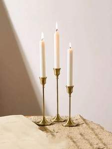 Supports de bougies modernes en noir mat cannelé. Décoration audacieuse et sophistiquée. Disponible aux prix de gros. - Product Image 6