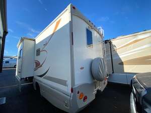 Winnebago V-i-e-w 2-4-H usada del 2008, lista para vender - Product Image 3