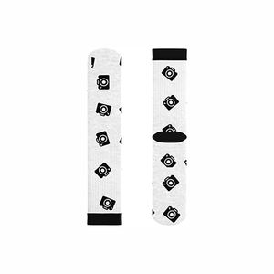 Chaussettes antidérapantes de haute qualité conçues sur mesure pour hommes avec logo inférieur de sublimation populaire prix d'usine - Product Image 6