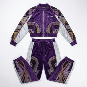 Ensemble streetwear Y2K écoresponsable 2026 : sweat à capuche court et ample en velours uni pour femme avec pantalon large à effet superposé et patchs en strass thermocollés - Product Image 1