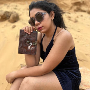 สมุดบันทึกหนังแท้ลายฉลุแบบดั้งเดิมพร้อมหัวเข็มขัดหนังประดับด้วยหินกึ่งมีค่า สไตล์โบฮีเมียน วินเทจ สำหรับการเดินทาง - Product Image 1