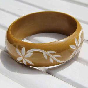 กำไลข้อมือสแตนเลสสตีลลายดอกไม้เพชรหลากสีสำหรับผู้หญิง แฟชั่นเรซิ่นไม้ ของขวัญแต่งงานสำหรับผู้หญิง - Product Image 3