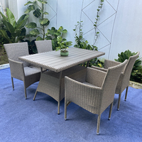 Ensemble de jardin en rotin moderne fait main au Vietnam, 1 table et 4 chaises avec coussins, pour mobilier de jardin, résistant à l'eau