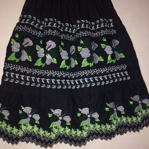 Jupes en laine vintage pour femmes de haute qualité, nouveau style, broderie, anti-boulochage, taille naturelle, coupe droite, fabriquées au Pakistan - Product Image 6