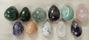 Œufs de pierres précieuses faits sur mesure en taille de 1 à 1.5 pouces fabriqués à partir de pierres précieuses assorties, idéales pour les fournisseurs de produits de guérison pour la revente. - Product Image 3