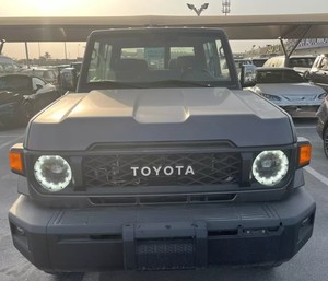 TOYOTA LAND CRUISER LC 71 CAPSULE 2.8L DIESEL 3 PORTES A/T MODÈLE 2024 COULEUR GRIS - Product Image 1