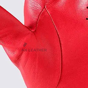 Gants de conduite en cuir de qualité supérieure, conçus pour une prise en main sécurisée et une réponse fluide au volant - Product Image 6