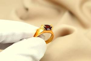 แหวนทองคำขาวชุบทอง18K แหวนมินิมอลลิสต์งานหมั้นแต่งงานของผู้หญิงเครื่องประดับโกเมนสีแดง925ทรงรีประดับเพชรคลาสสิก - Product Image 4