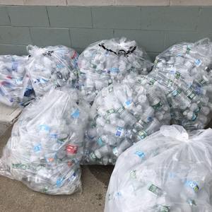 Déchets de bouteilles en plastique propres pour la vente en gros en vrac, avec une forme claire et stable, soutenant les besoins de production de recyclage robuste - Product Image 1