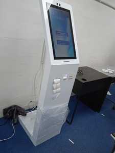 Soporte multilingüe Snappy Queue System para Clinic Bank Telecom Hospital-Dispensador de boletos de 21,5 pulgadas. - Product Image 5