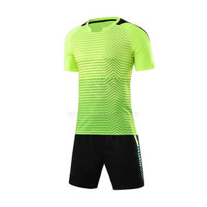 Prix de gros en stock, ensembles de maillots de football pour hommes, logo personnalisé, conception personnalisée, découpe automatisée, 100% polyester - Product Image 1