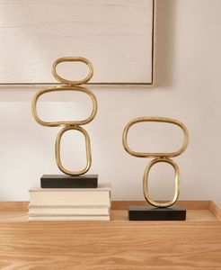 Sculpture métallique de designer pour les espaces intérieurs contemporains mettant en valeur une forme innovante et une expression artistique du métal - Product Image 6