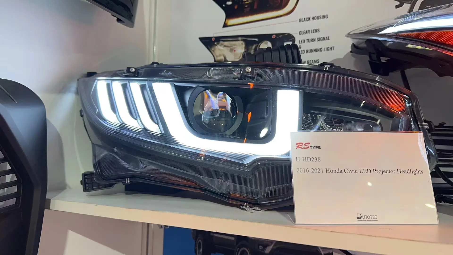 Phare avant vendu à chaud pour phares de projecteur Honda CIVIC 2016-2018 avec DRL (noir/clair)