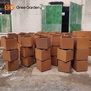 Boîte de jardinière carrée en métal d'acier Corten, jardinière de cube corten en métal rustique de taille Cube pour la conception commerciale et résidentielle. - Product Image 5