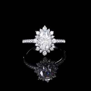 Bague de fiançailles et alliance en argent avec moissanite de 2,00 carats, taille ovale, sertie pavé, forme florale de luxe, par Black Pearl Jewels, pour femme - Product Image 2