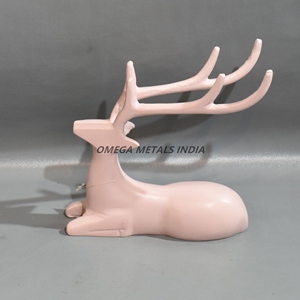 Adorno de Reno Rosa Suave hecho a mano de primera calidad, acabado suave único, elegante exhibición navideña para decoración del hogar de temporada - Product Image 1