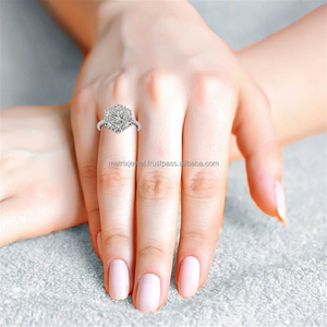 Bague en diamant en forme de fleur look royal fabriquée en argent massif 925 avec des diamants de forme fantaisie VVS moissanite de qualité supérieure - Product Image 6