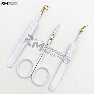 Pince à épiler pour cils RMI 24k Gold Tip et revêtement en poudre blanche / Ensemble de ciseaux à cuticules couleur blanche et pointe argentée - Product Image 2