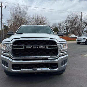 Camion plateau RAM 2500 d'occasion 2022 prêt à rouler - Automatique, prêt à l'exportation mondiale - Product Image 1