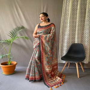 Sari de Algodón Malai Puro VASTRA COTTAGE, Borde Grande, Estampado Digital, Patrón Kalamkari, Pallu en Contraste con Borlas, Ropa Étnica - Product Image 3