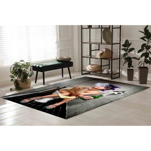 Tapis imprimé avec une femme fumeuse aux toilettes - Design unique et audacieux, tapis fin non tissé - Product Image 2