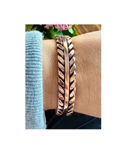 Bracelet en cuivre oxydé fabriqué à la main avec un design tribal ethnique idéal pour les cadeaux aux bijoux de guérison spirituelle des aînés - Product Image 1