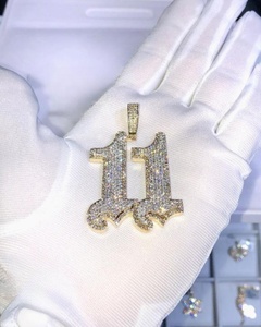 Pendentif Croix Personnalisé en Argent 925 Style Hip Hop, Design Tendance Streetwear Sertie de Diamants Moissanite, Breloques Personnalisées - Product Image 1