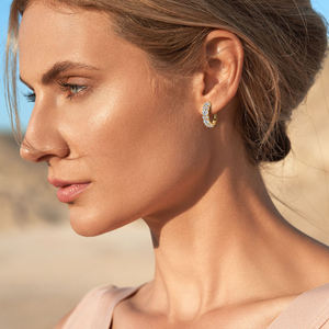 Boucles d'oreilles en diamant moissanite de luxe avec fermoir à vis sécurisé et clarté supérieure pour les mariages et les fêtes, provenant d'un fournisseur indien - Product Image 3
