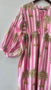 Kyra Robe d'été pour femme 100% coton avec silhouette ample Bloc floral imprimé numérique Caractéristiques String Closer - Product Image 4