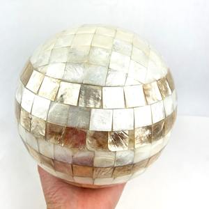 Artesanías Premium mosaico madre de perla bola decorativa MOP bolas tamaños y colores personalizables EXPORTACIÓN DE Vietnam - Product Image 3