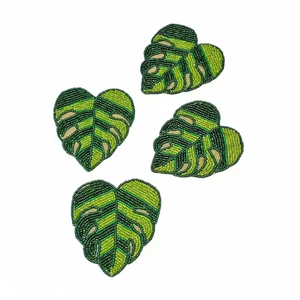 Posavasos bordado con cuentas de semillas vibrantes Paquete de posavasos de cuentas de semillas con bordado floral hecho a mano por MD Handicrafts - Product Image 2