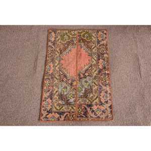 Alfombra Turca de Lana Roja Vintage de 1.6x2.5 pies, Alfombra Oriental con Respaldo de Látex Ecológico - Product Image 1